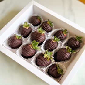 Strawberry dipped in chocolate box-12pcs