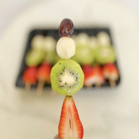 Fruit Skewers Strawberry & Kiwi 6pc