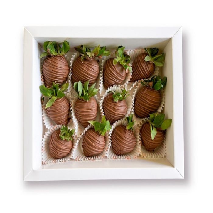 Strawberry dipped in milk chocolate box-12 pcs_0